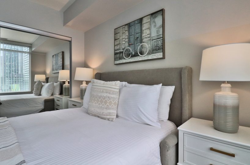 Minto B Side - 27 Bathurst St - Furnished 1 Bedroom + Den