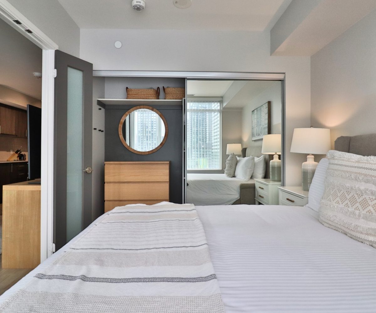 Minto B Side - 27 Bathurst St - Furnished 1 Bedroom + Den
