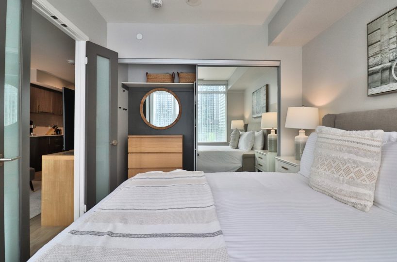 Minto B Side - 27 Bathurst St - Furnished 1 Bedroom + Den