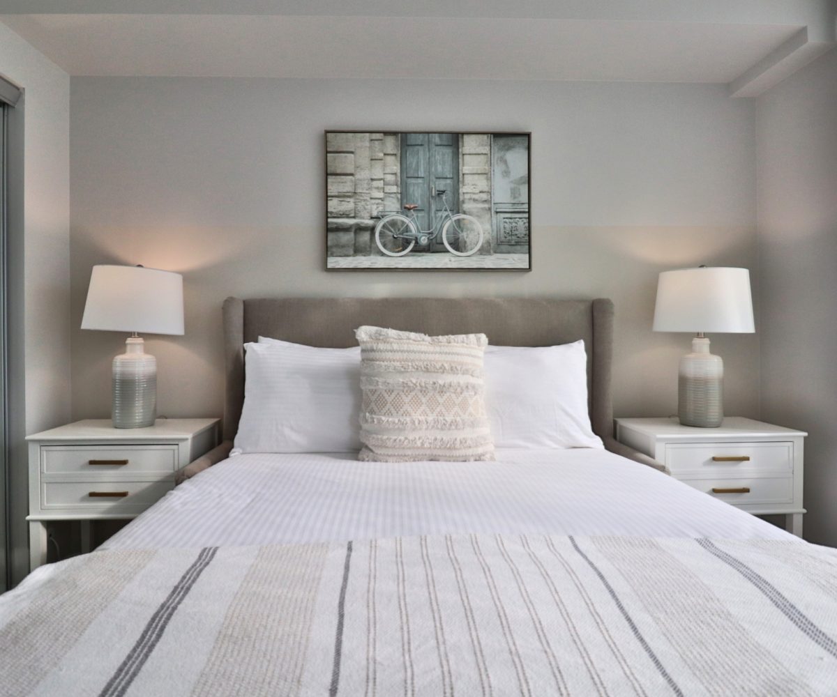 Minto B Side - 27 Bathurst St - Furnished 1 Bedroom + Den