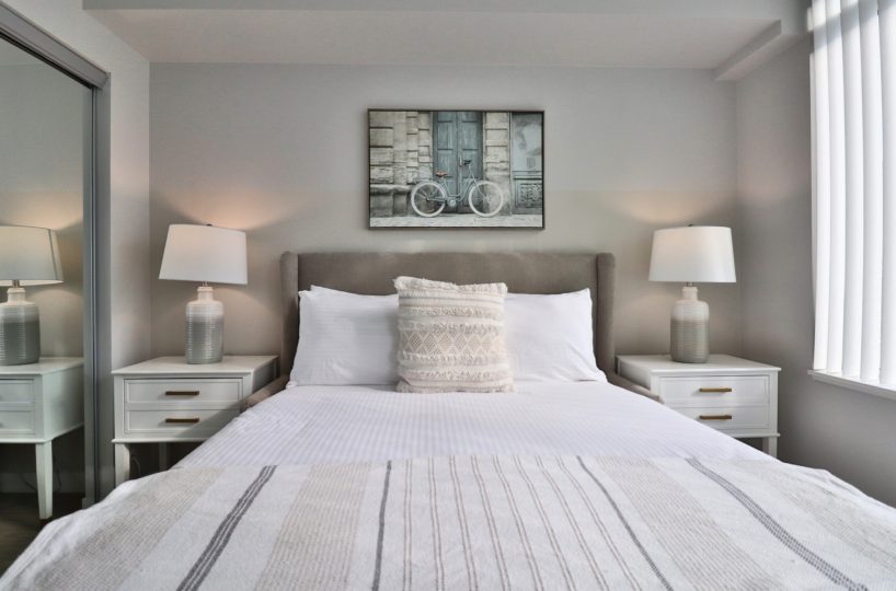 Minto B Side - 27 Bathurst St - Furnished 1 Bedroom + Den
