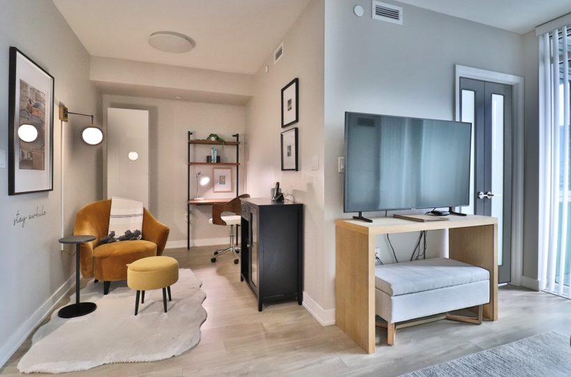 Minto B Side - 27 Bathurst St - Furnished 1 Bedroom + Den