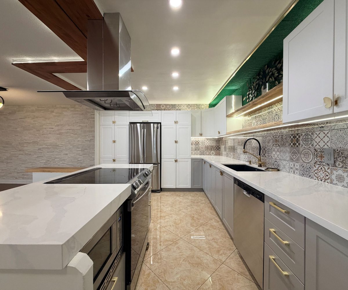 Summit Royale - 627 The West Mall 3 Bedroom Apartment for Rent