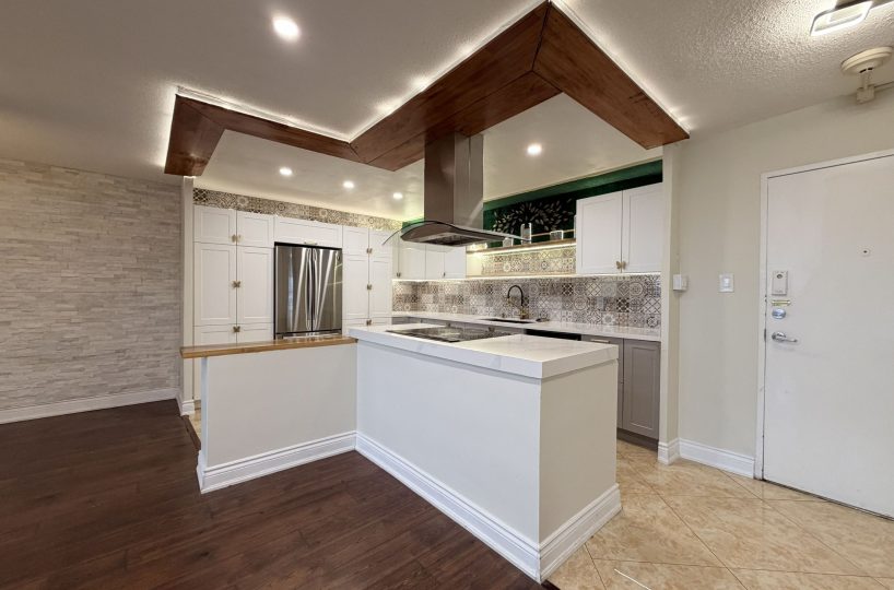 Summit Royale - 627 The West Mall 3 Bedroom Apartment for Rent