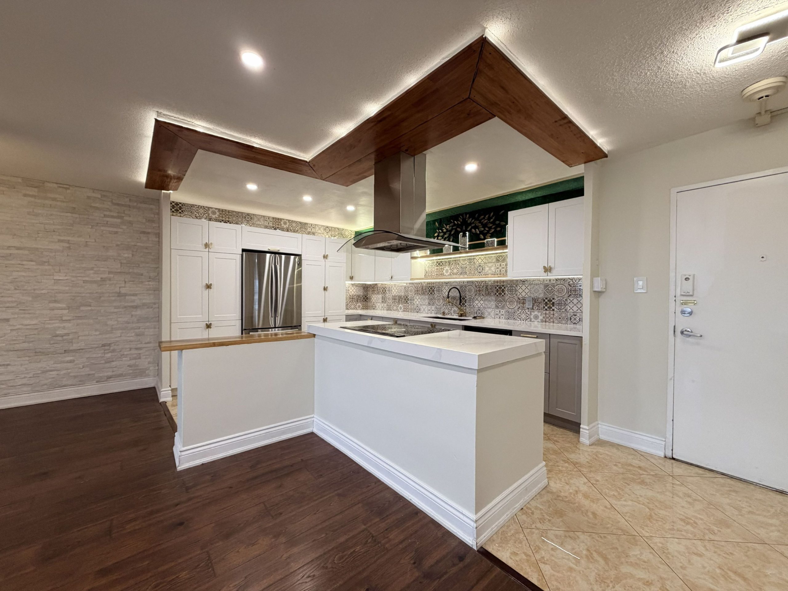 Summit Royale - 627 The West Mall 3 Bedroom Apartment for Rent