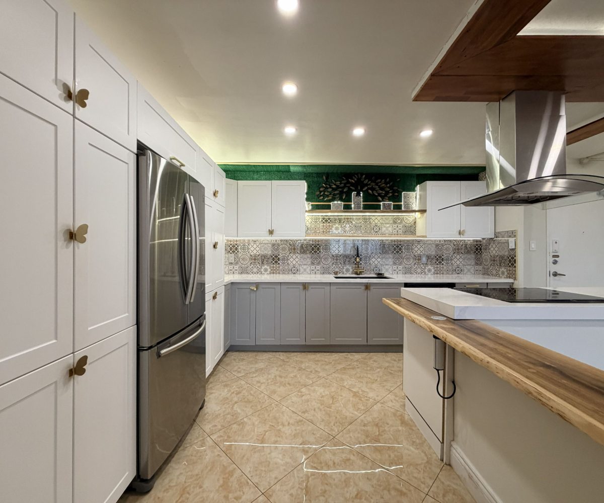 Summit Royale - 627 The West Mall 3 Bedroom Apartment for Rent