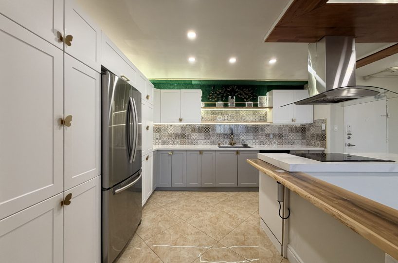 Summit Royale - 627 The West Mall 3 Bedroom Apartment for Rent