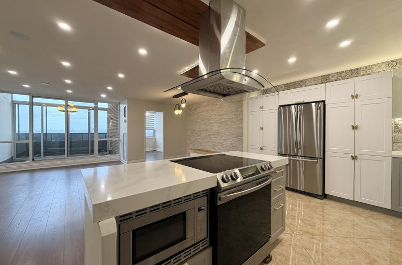 Summit Royale - 627 The West Mall 3 Bedroom Apartment for Rent