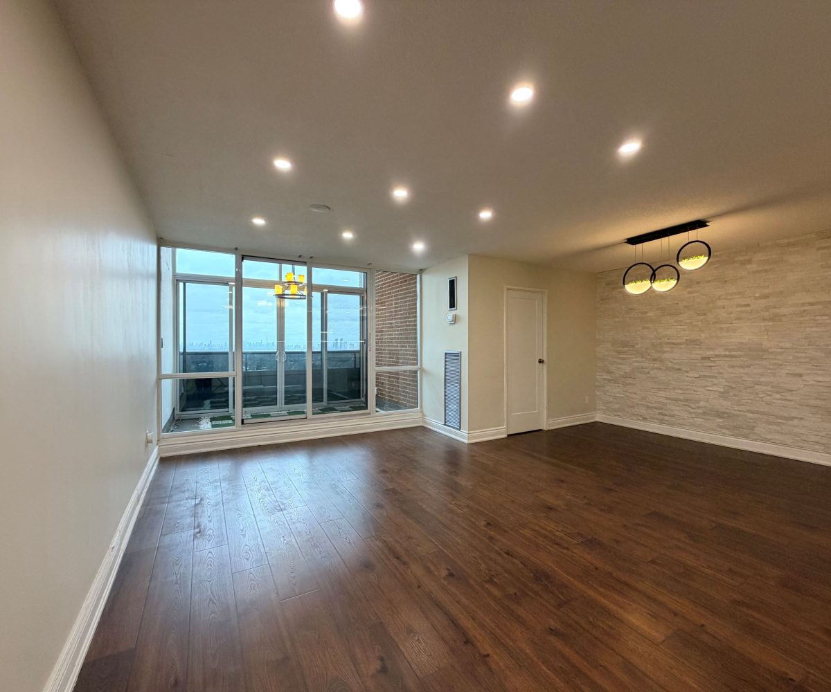 Summit Royale - 627 The West Mall 3 Bedroom Apartment for Rent