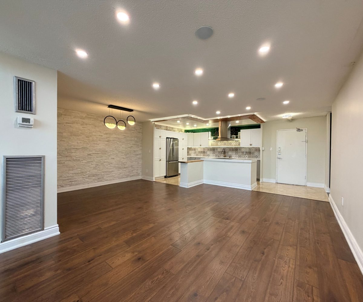 Summit Royale - 627 The West Mall 3 Bedroom Apartment for Rent