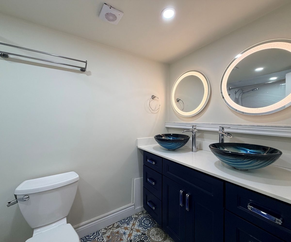 Summit Royale - 627 The West Mall 3 Bedroom Apartment for Rent