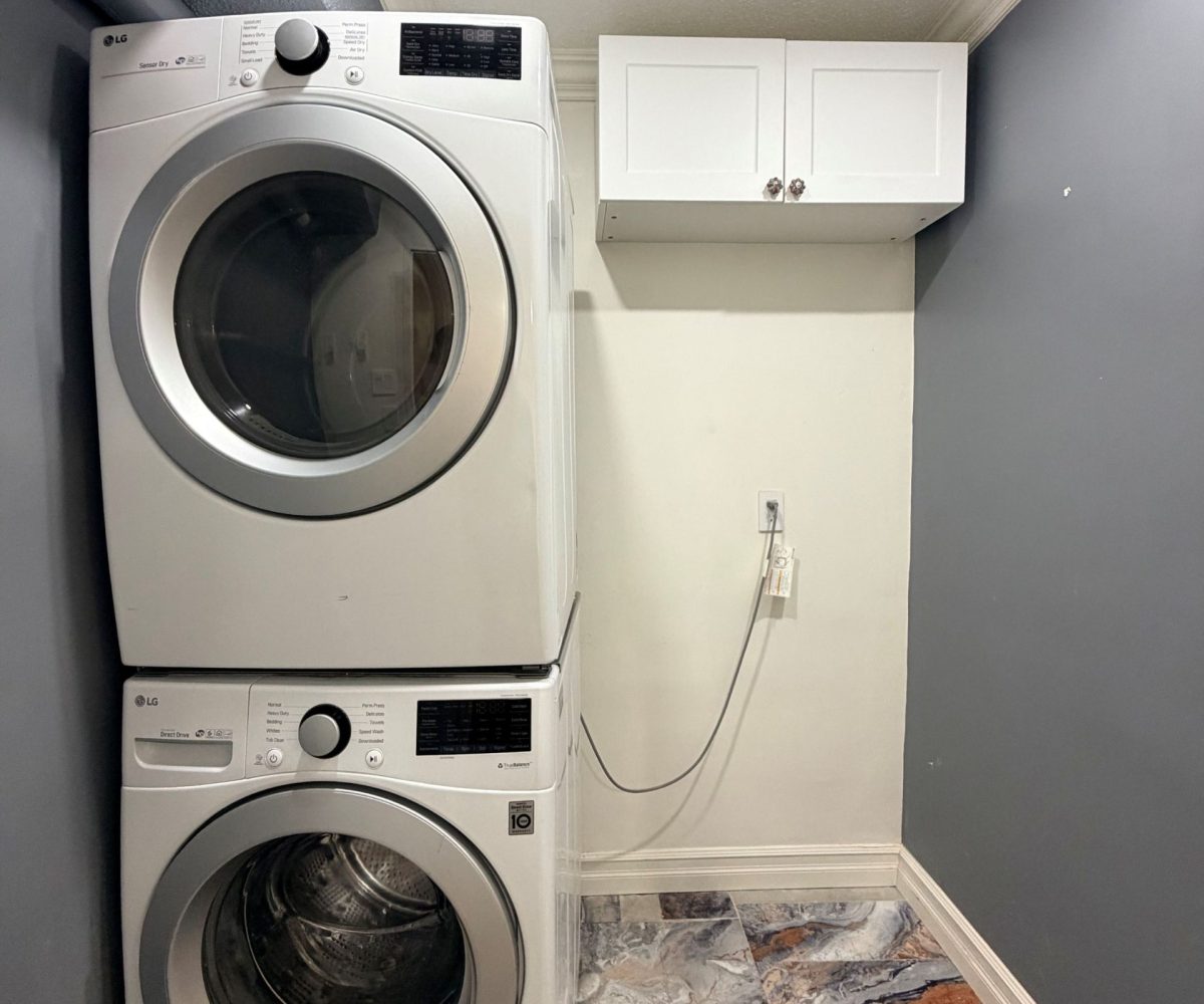 Summit Royale - 627 The West Mall 3 Bedroom Apartment for Rent