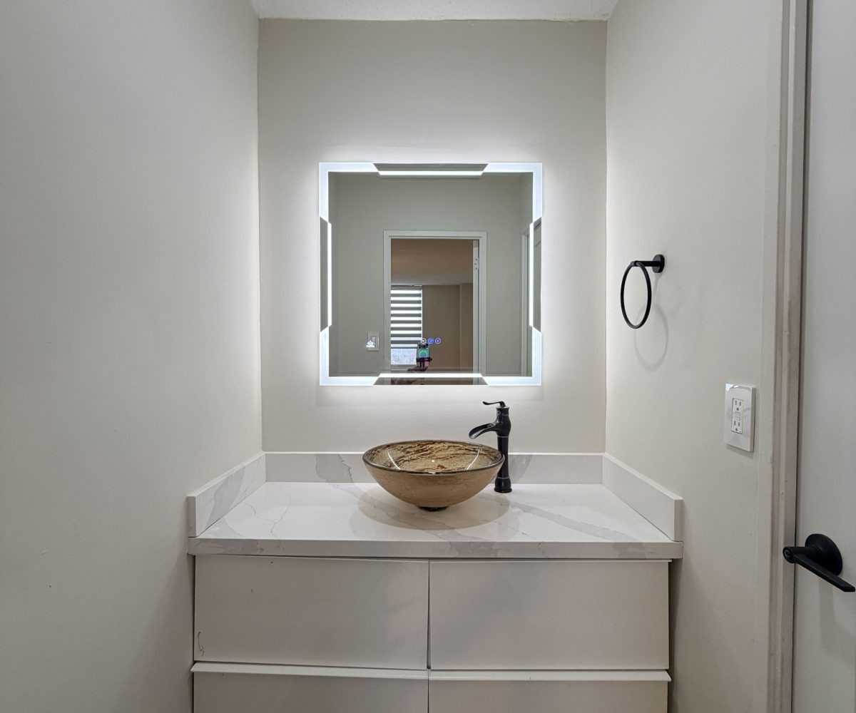 Summit Royale - 627 The West Mall 3 Bedroom Apartment for Rent
