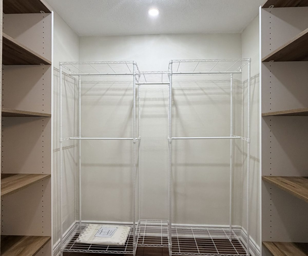 Summit Royale - 627 The West Mall 3 Bedroom Apartment for Rent