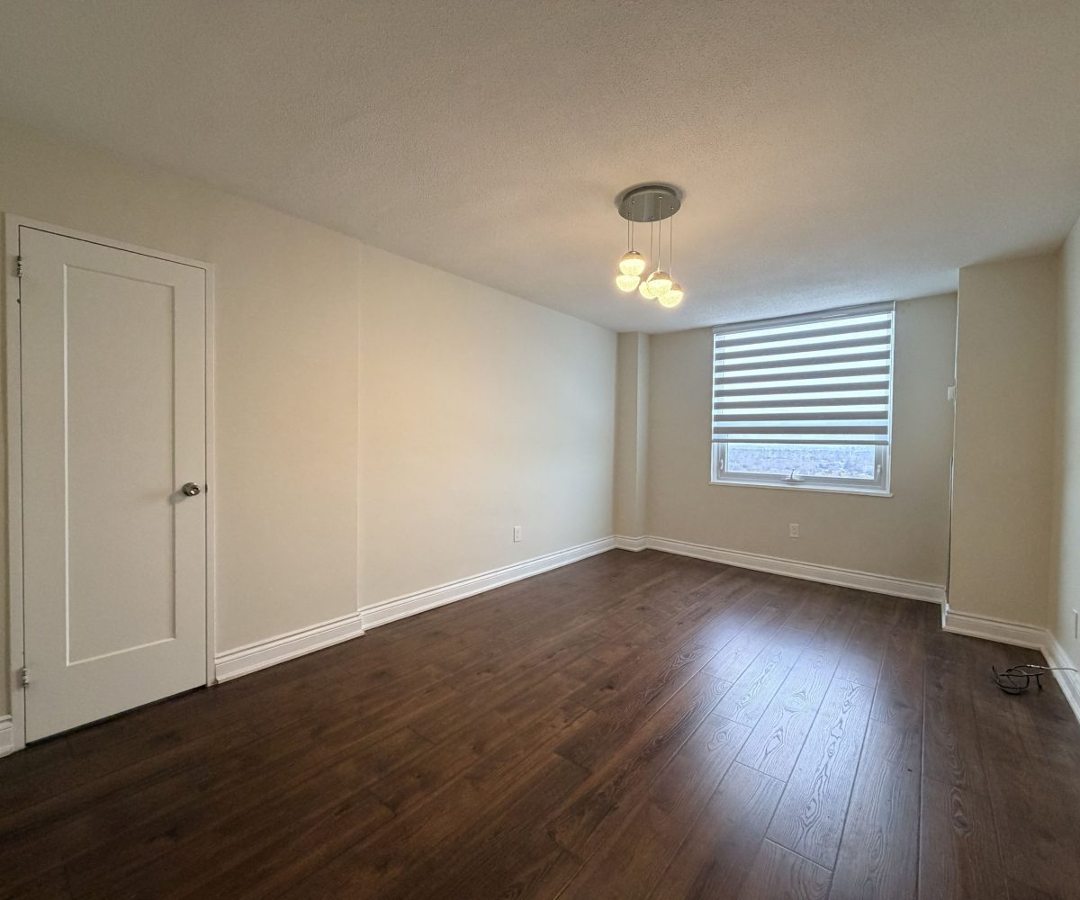 Summit Royale - 627 The West Mall 3 Bedroom Apartment for Rent