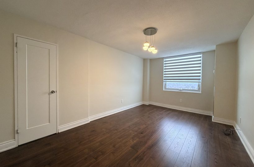 Summit Royale - 627 The West Mall 3 Bedroom Apartment for Rent