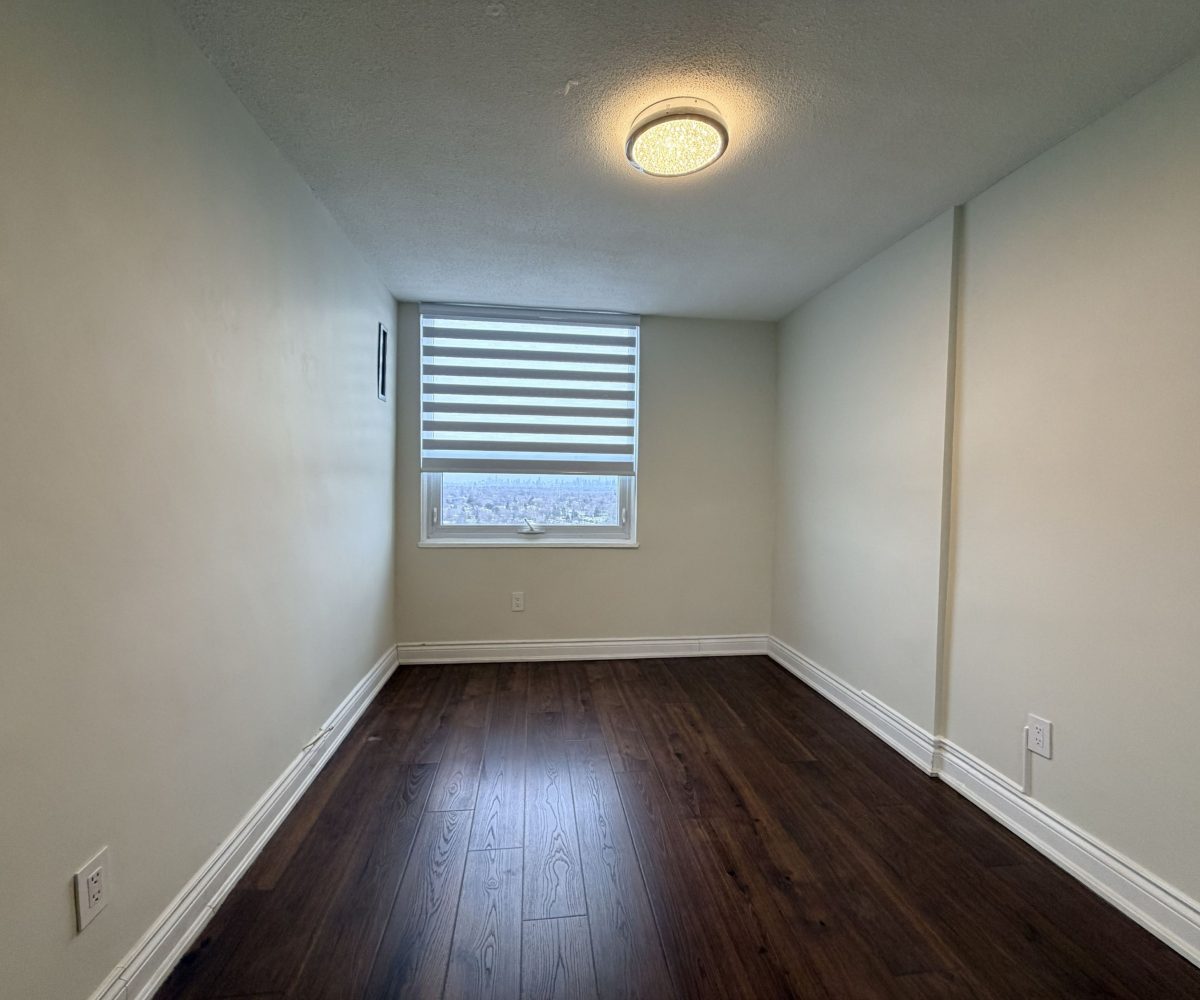 Summit Royale - 627 The West Mall 3 Bedroom Apartment for Rent