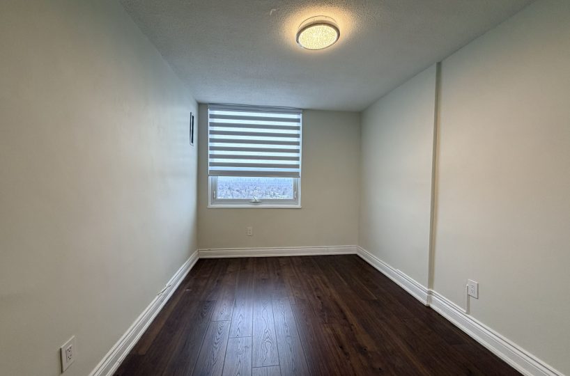 Summit Royale - 627 The West Mall 3 Bedroom Apartment for Rent
